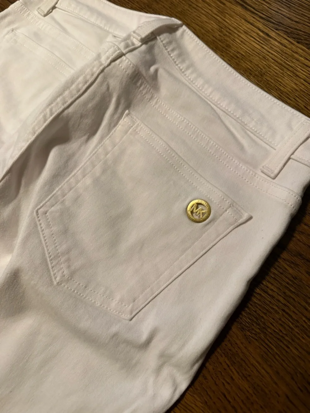 Michael Kors White Skinny Jeans with Gold Logo Detail - Picture 5 of 6